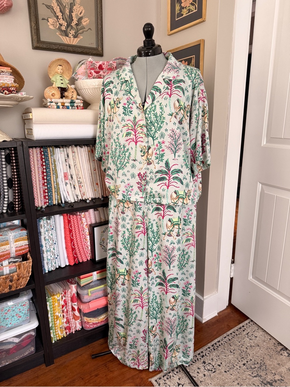 Printfresh Eco Satin Wildest Dreams Set Camel's Courtyard - Avocado - Size Small